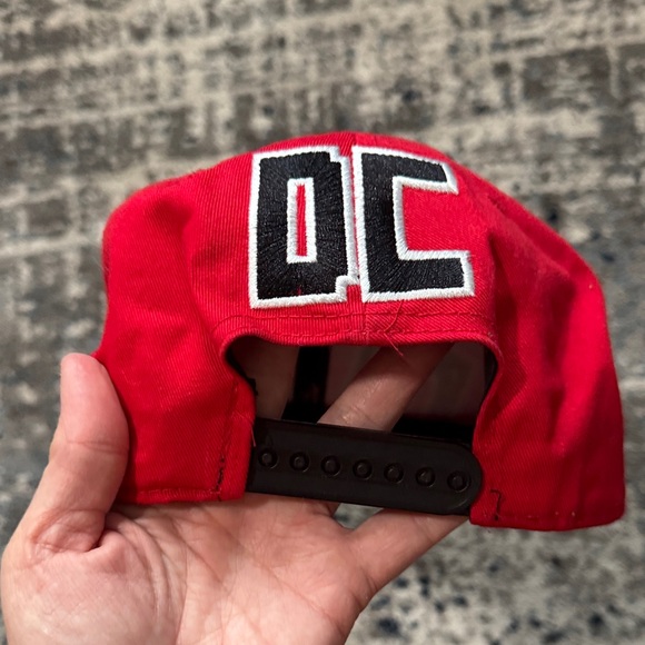 DC Minecraft Red Hat - Picture 5 of 5